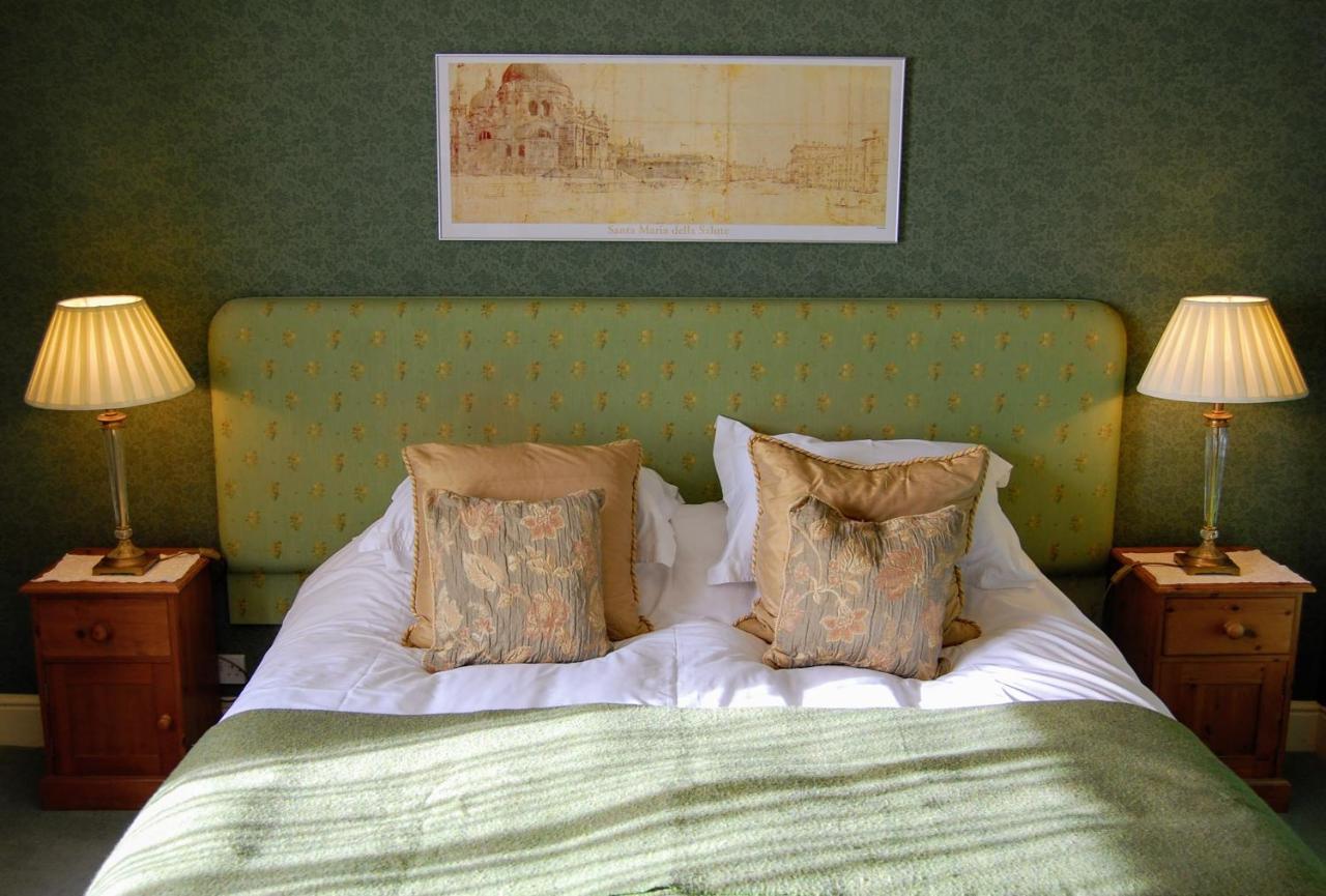 The Old Vicarage Dolfor Hotel Newtown  Buitenkant foto
