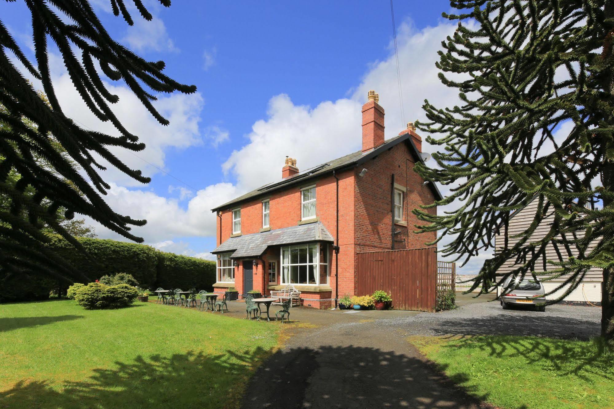 The Old Vicarage Dolfor Hotel Newtown  Buitenkant foto