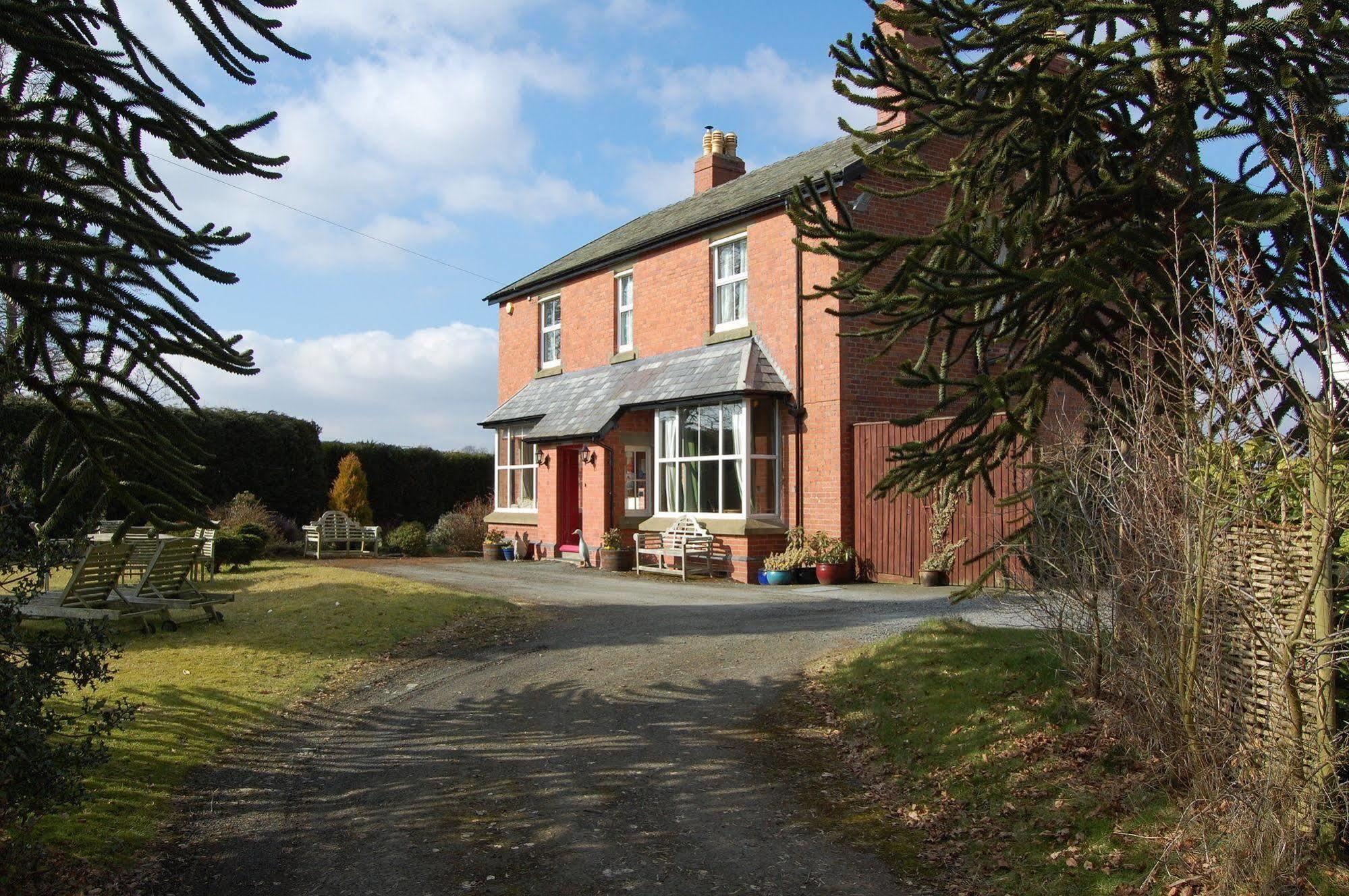 The Old Vicarage Dolfor Hotel Newtown  Buitenkant foto