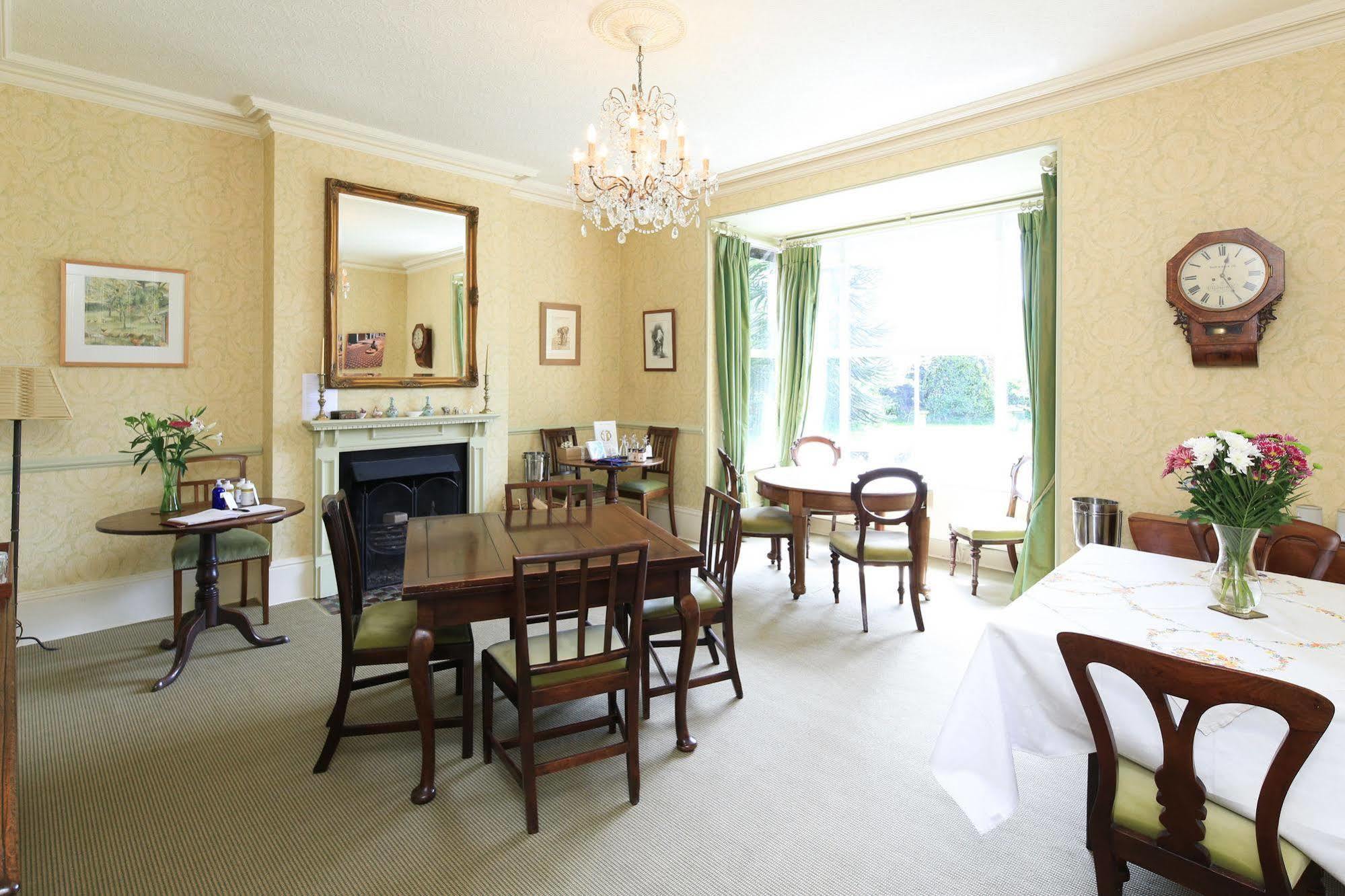 The Old Vicarage Dolfor Hotel Newtown  Buitenkant foto